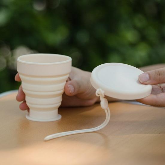 Silikon Faltbarer Wasserbecher für Reisen und Outdoor-Nutzung Weiter Mund Faltbar Tragbarer Trinkbecher für Kaffee Saft Erfrischungsgetränke Wiederverwendbar Faltbar