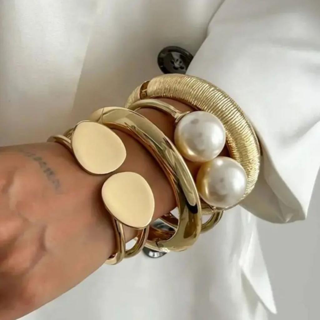 Salircon Exaggerated Big Imitation Pearl Open Bracelets for Woman Vintage Striped Metal Spring Bangles Punk Party Jewelry