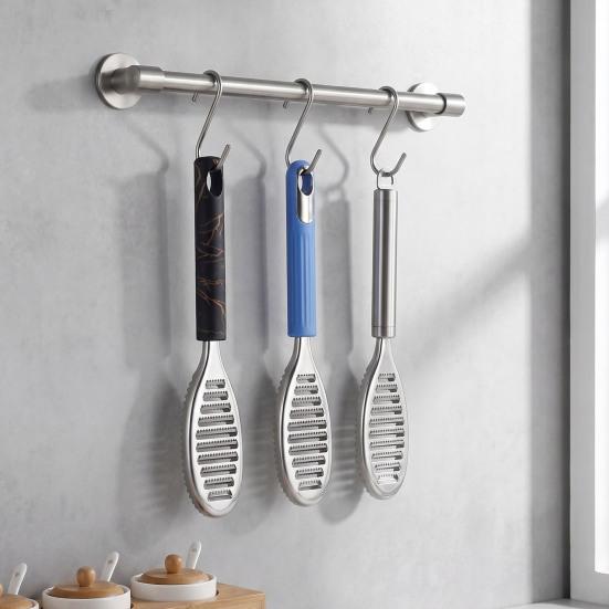 Multifunctional Cooking Tool Stainless Steel Fish Scale Remover, Compact with Ergonomic Non-slip Garlic And Ginger Grater Handle, for Kitchen Seafood