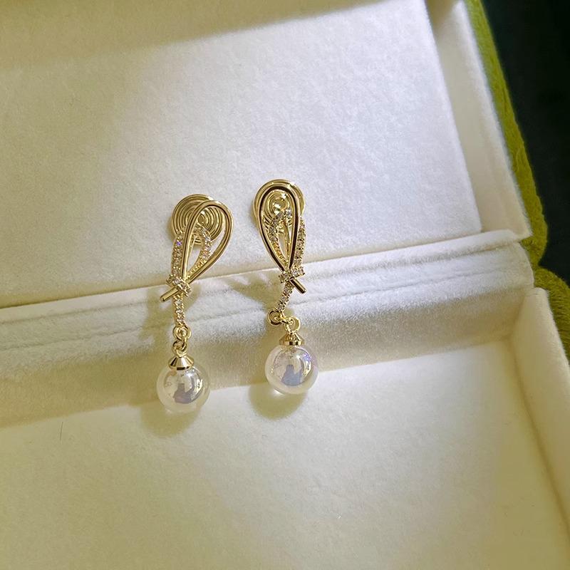 High-End Retro Pearl Ear Clips for Non-Pierced Ears: Elegant Women's Earrings