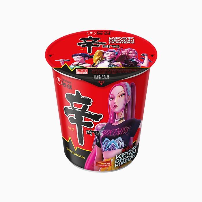 Nongshim Shin Ramyun Cup 65г × 5 + Соус ShinTumba 285г × 1 – Коллаборация с K-Pop Demon Hunters (Случайный дизайн)