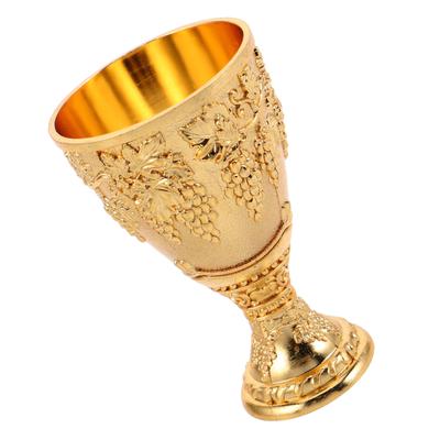 25Ml Vintage Metal Wine Goblet Gold Plated Zinc Alloy Embossed Grape Motif Medieval Chalice Cup for Themed Parties Home Dining