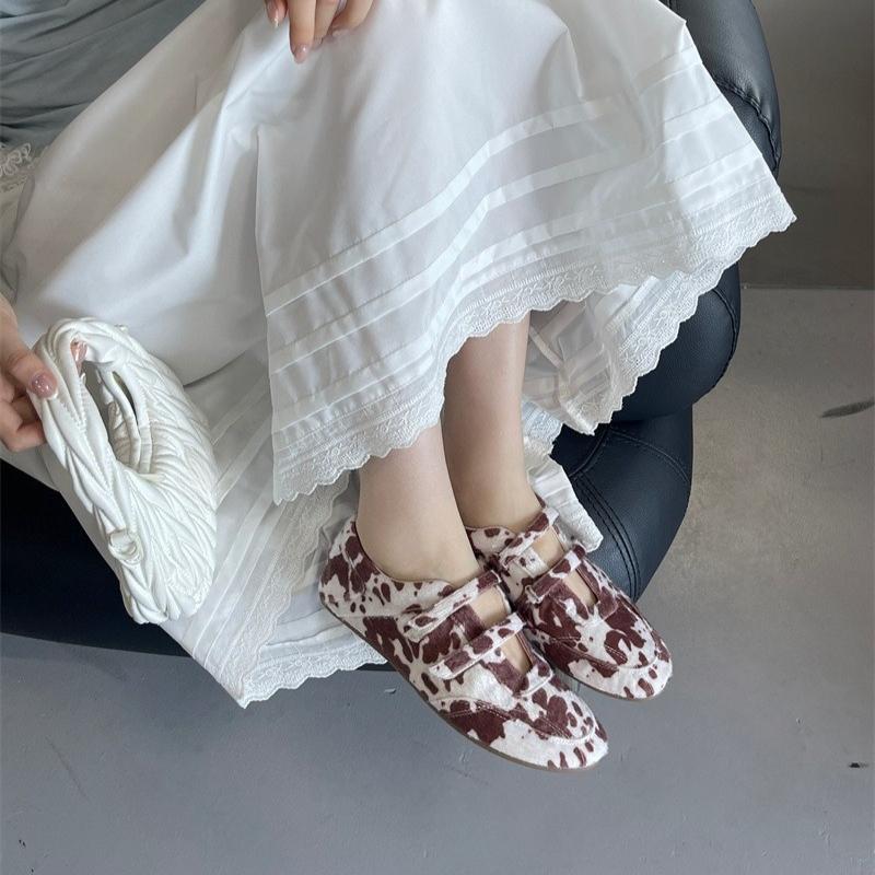 Fashion High Quality Faux Suede Ballet Flats Women Fashion Leopard Shallow Mary Jane Shoes Comfortable Round Toe Brand Designer Shoes