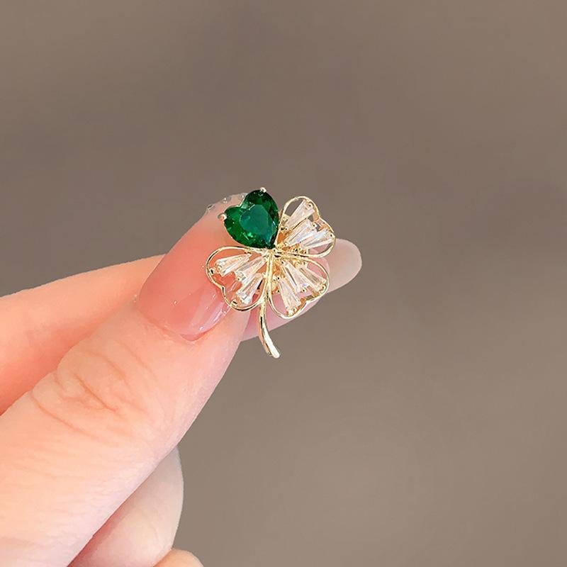 Elegant Pearl Brooch - High-End Minimalist Clothing Accessory