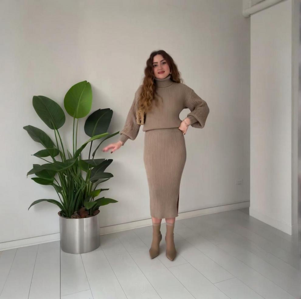 2025 A/W Solid Color High Neck Pullover & Slit Skirt Set