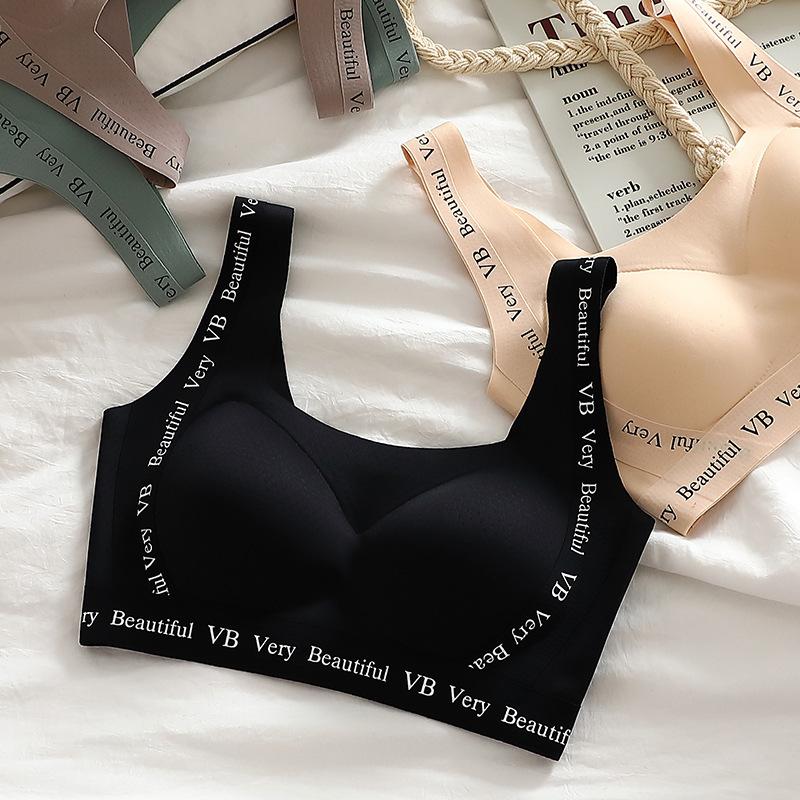 New seamless neckline design, bra with big breasts and small underwear, thin women's styles gather together to close secondary breasts and prevent