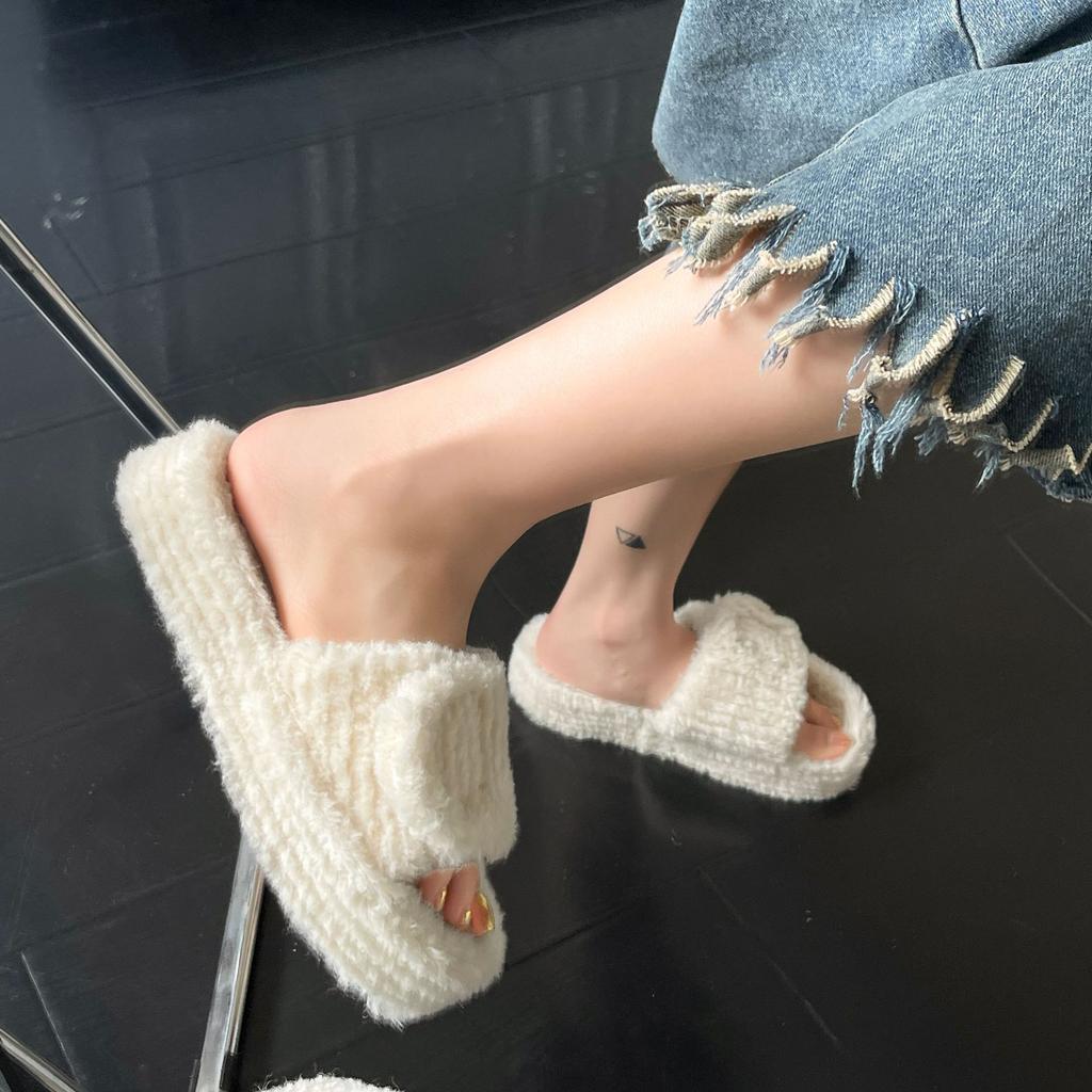 New one-word fluffy slippers for women's outer wear 2025 popular indoor warmth Velcro soft cotton drag foreign trade