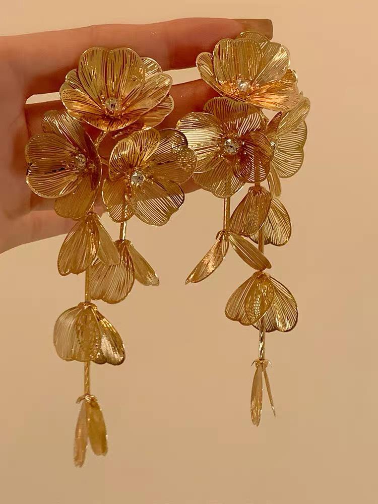 Silberne Nadel Strass Blume Quaste Brautohrringe, Vielseitige Ohrstecker für Damenmode.