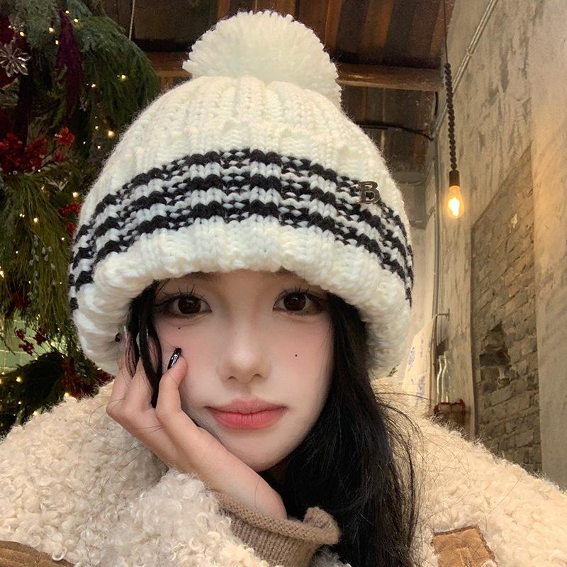 Fever the same wool hat women s season retro face small knitted hat hairball warm ski hat tide M（56-58cm）