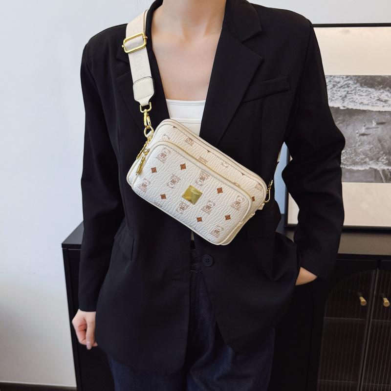 Spring and summer new bear print women's messenger bag casual versatile fashion shoulder women's bag