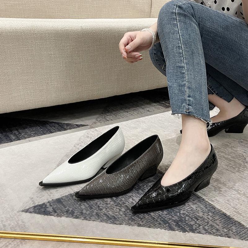 2025 Retro V-Ausschnitt Rutschfeste Klobiger Absatz Spitzschuh Mittelhoher Absatz Damenschuhe