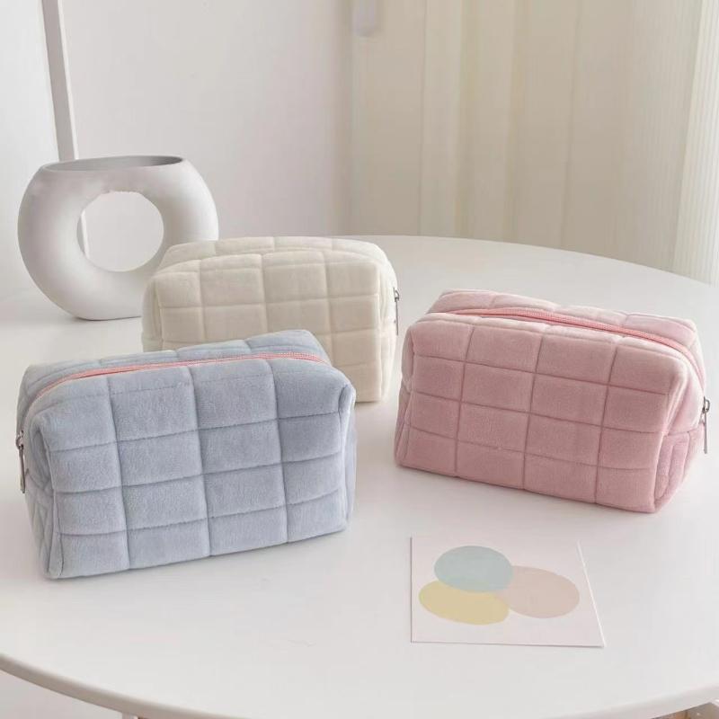 Plush Makeup Bag For Women Zipper Large Soft Cosmetic Bag Travel Make Up Toiletry Bag Washing Pouch Travel Organizer Bag