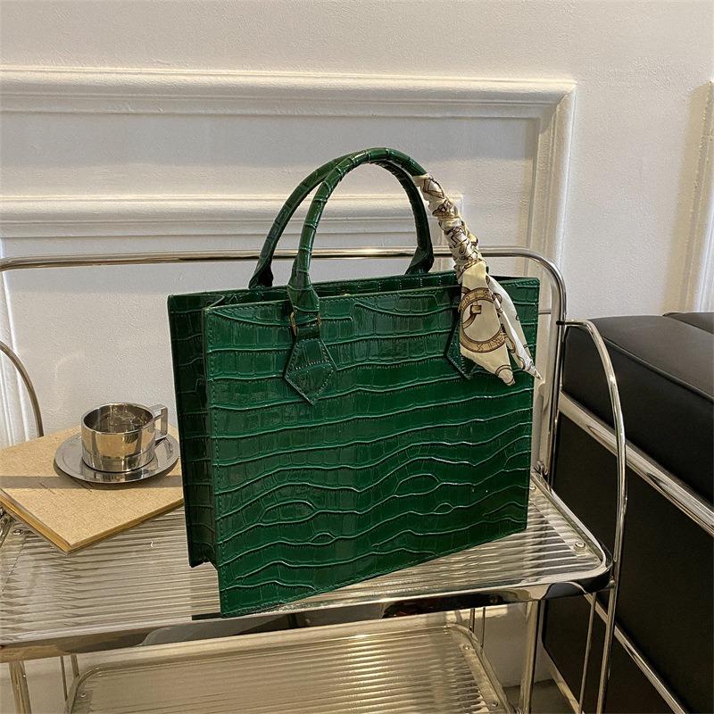 Crocodile pattern new fashion bag single shoulder oblique span portable simple retro women's bag portable small square bag