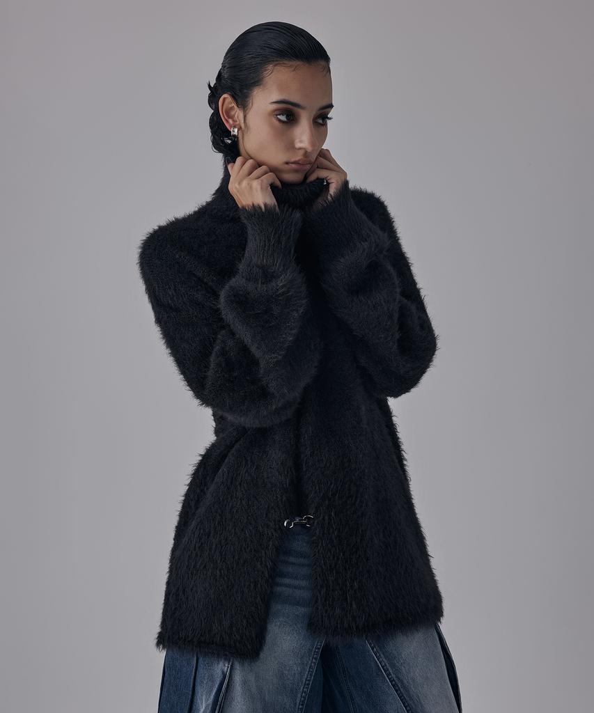 Teulimingbeodeu Front Slit Metal Hook High-Neck Fur Knit [ Black ]