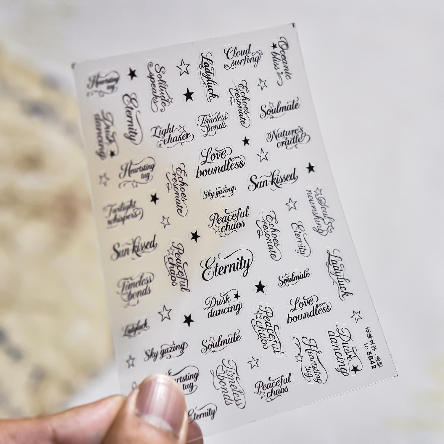 Witte Script Kalligrafie Woorden 5D Nail Art Stickers Reliëf Pure Witte Lijn Minimalistisch Fris Lettertype Nail Decals Manicure DIY