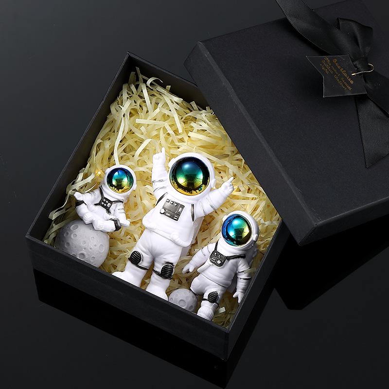 Small Resin Astronaut Figurine - Perfect for Home Decor, Valentine's, or Birthday Gift