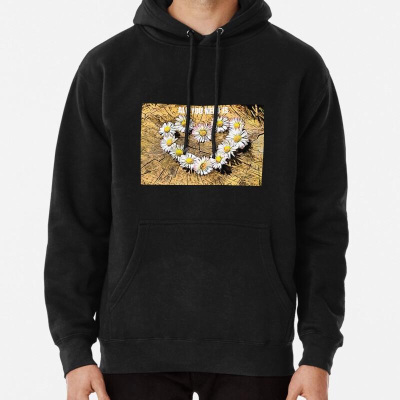 

Все, что вам нужно, это толстовка с капюшоном Love Pullover