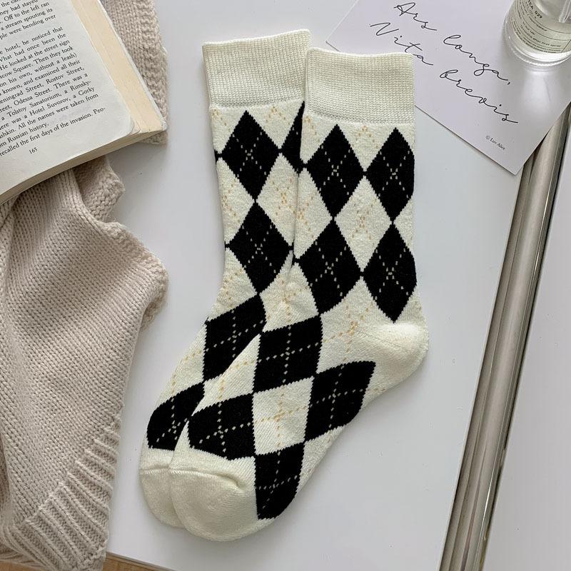 Diamond-patterned Warm Mid-calf Women's Socks for Autumn and Winter, Trendy College Style Checkerboard Socks, Casual and Versatile