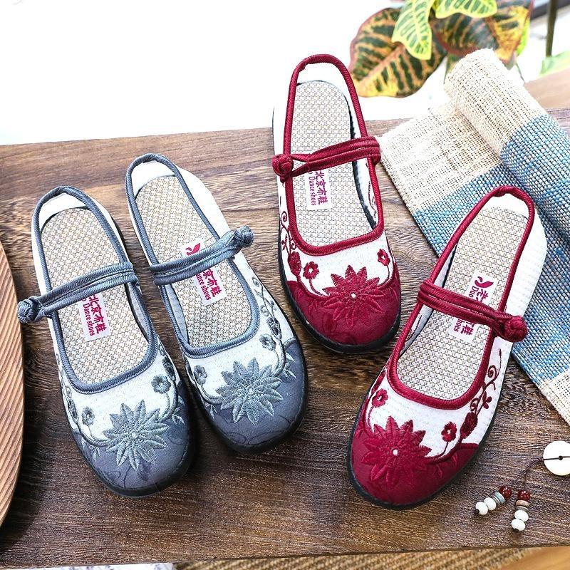 Old Beijing Cloth Shoes Mom's Mesh Shoes Summer Breathable Ancient Style Embroidered Mesh Shoes