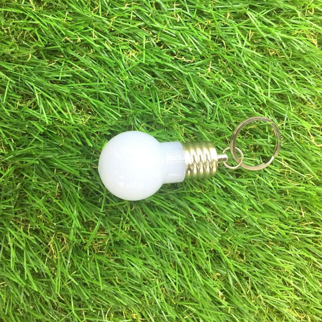 Fahsion Bunte wechselnde LED-Taschenlampe, Mini-Leuchtmittel, Schlüsselanhänger, kreatives Spielzeug, Geschenk