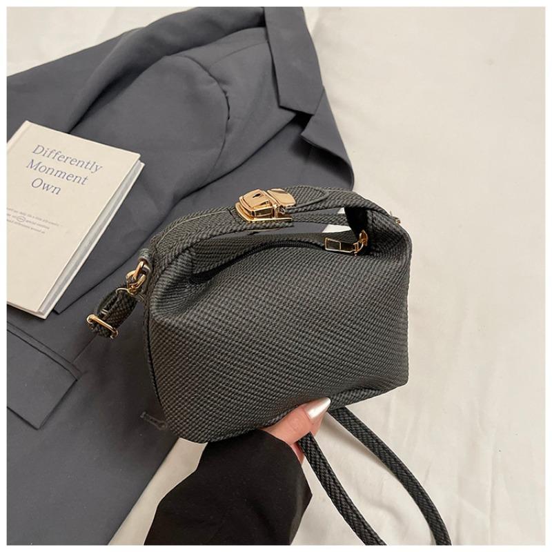 

Summer new simple and fashionable handbag niche design women s bag casual and lightweight versatile shoulder messenger bag чёрный