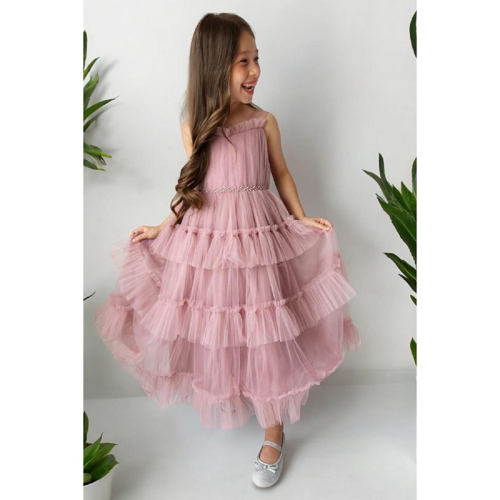 Detaliu rochie de seară pentru nuntă, cu design special, alb pentru fete. Vezi tabelul cu mărimi din videoclip