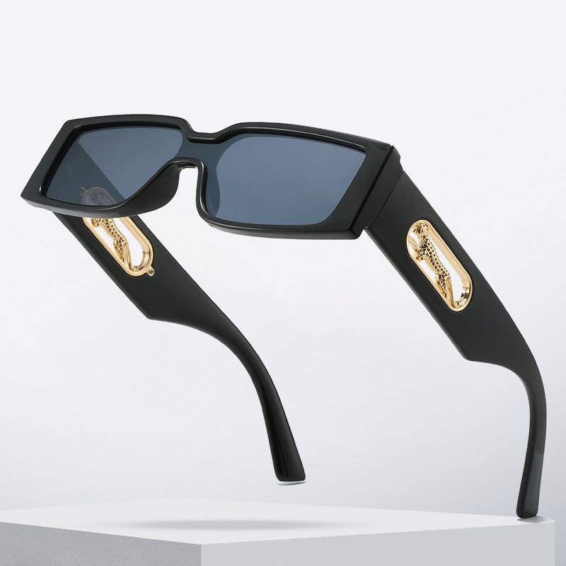 Retro Leopard-Print Square Sunglasses: Trendy Small-Frame with Unique Design