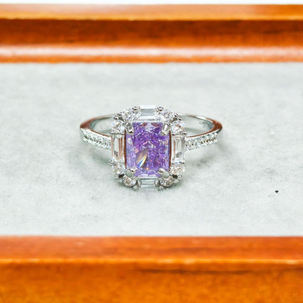 Gessen Jewelry Luxury Diamond Inlaid Rectangular Ring