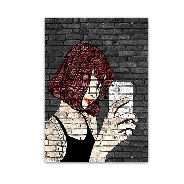 

Смешная Молодая Женщина Граффити Живопись на Черной Кирпичной Стене Портрет Девушки Живопись Для Домашнего Декора Городской и Уличный Художественный Стиль 8X12inch 20x30cm