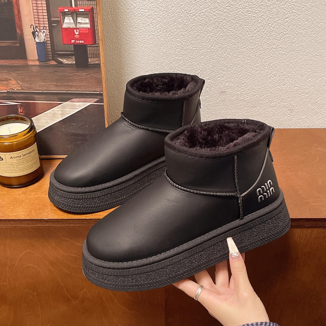 

Женские зимние водонепроницаемые кожаные ботинки для снега 2024 года на толстой подошве с бархатной подкладкой и нескользящей подошвой 39 чёрный