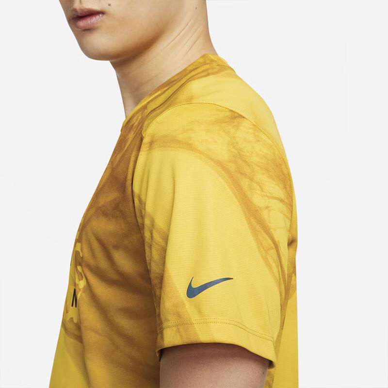 Nike T Shirts Men's Bright Sulfur Yellow Crew Neck Moderate Straight Fit FB6880-709