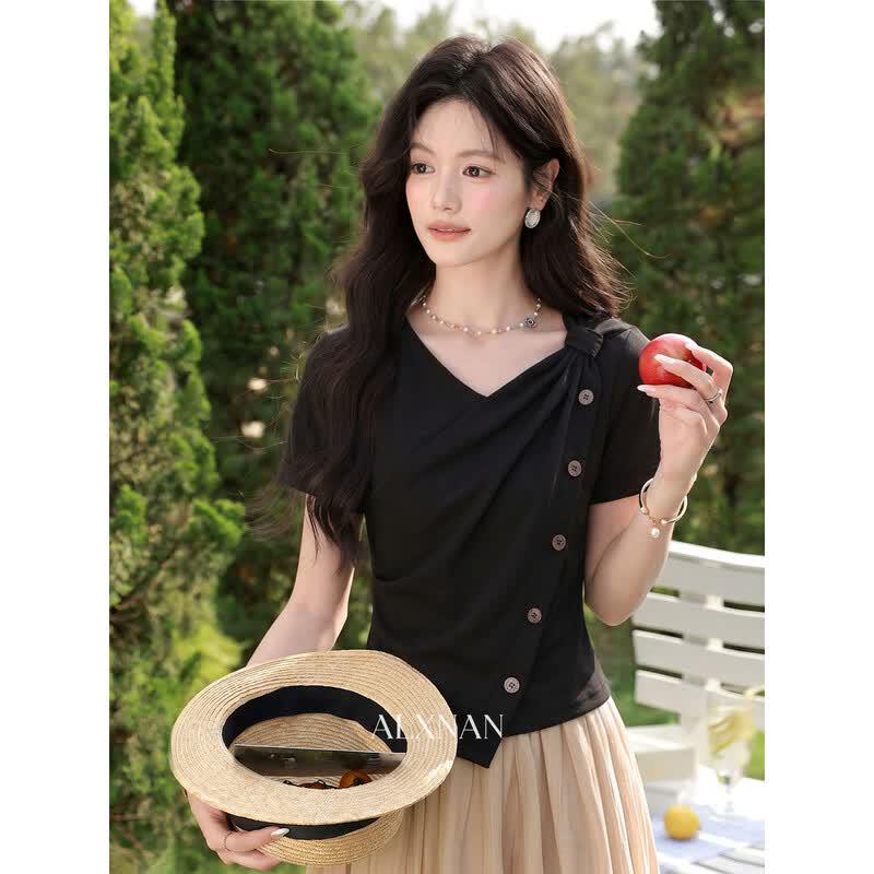 Women's Black Twist Design Slimming T-shirt
