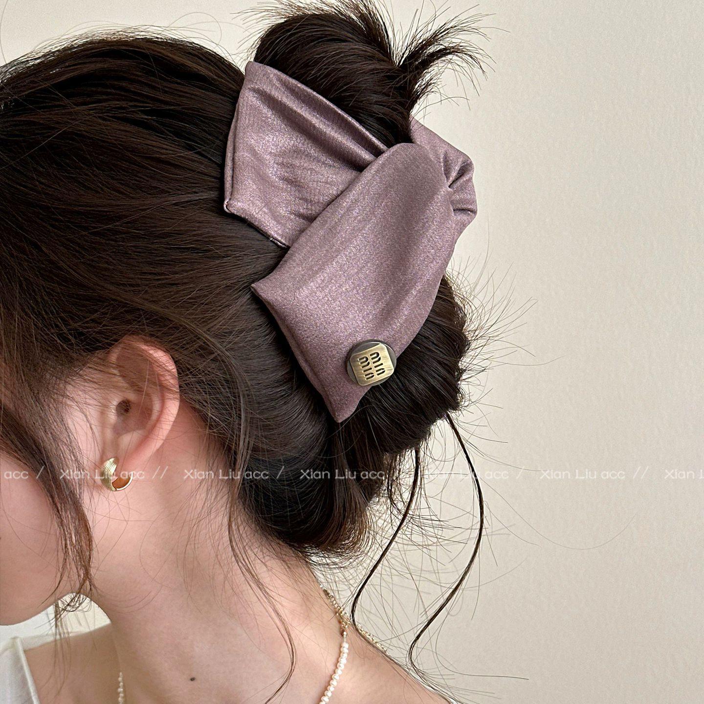 Satin fabric triangle grab clip female high sense 2026 new hair volume hairpin back head shark clip headdress