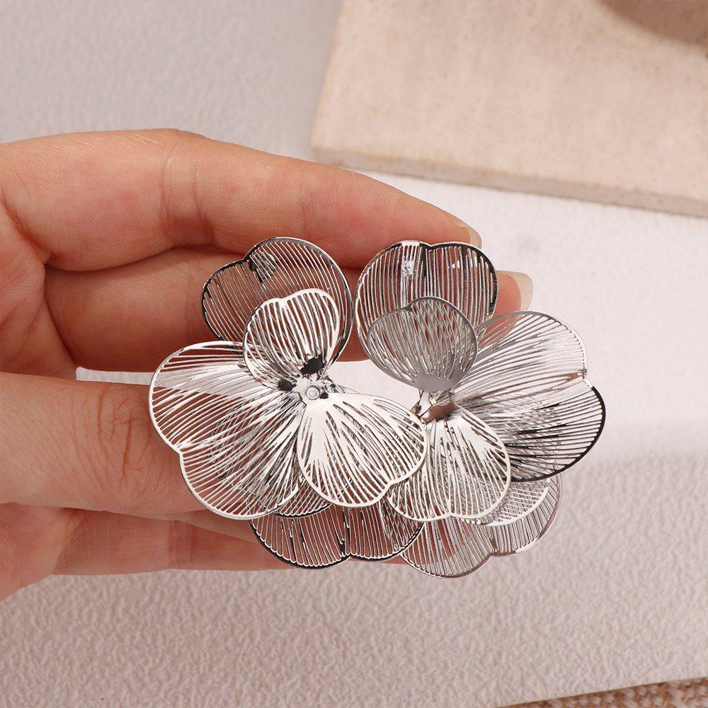Elegant Golden Flower Stud Earrings Light Luxury Metal Earrings Hollow Flower Earrings Women