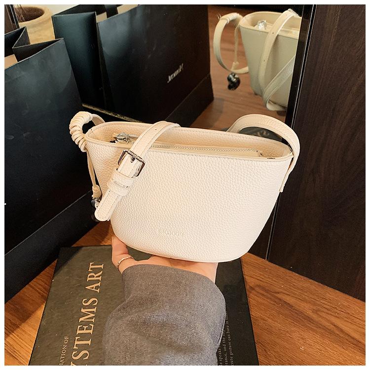 

Новая простая женская сумка, маленькая и свежая сумка через плечо, женская сумка-мессенджер большой вместимости для работы и поездок белый