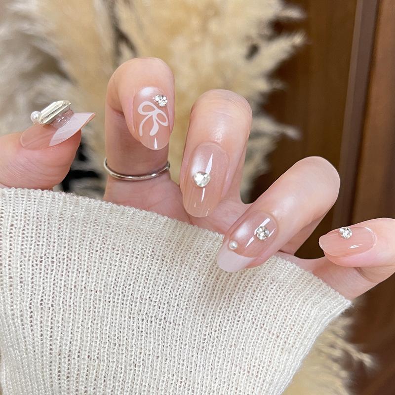 24 STÜCKE Pfirsichfarbener Farbverlauf Katzenaugen-Press-on-Nägel Reiner Farbe Rouge Kurze Ovale Falsche Nägel Ins Französischer Stil Falsche Nagelspitzen mit Design
