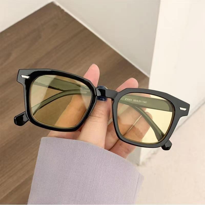 Fashion Square Sunglasses Women Clear Ocean Lens Shades UV400 Men Retro Rivets Decoration Orange Pink Sun Glasses Gafas De Sol