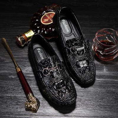 Scarpe Uomo Marca di Lusso Moda Stile Britannico Business Pelle Scarpe Leggere Morbide Casual Mocassini Slip On Piatte Scarpe da Guida