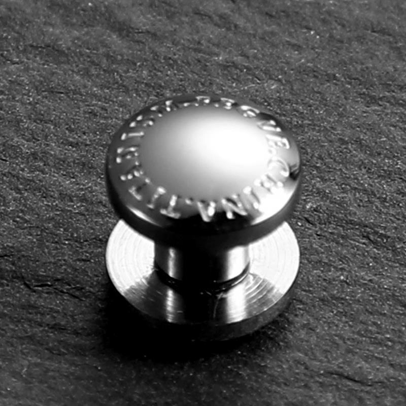 Брелок из титанового сплава с кожаной застежкой-пряжкой и гайкой