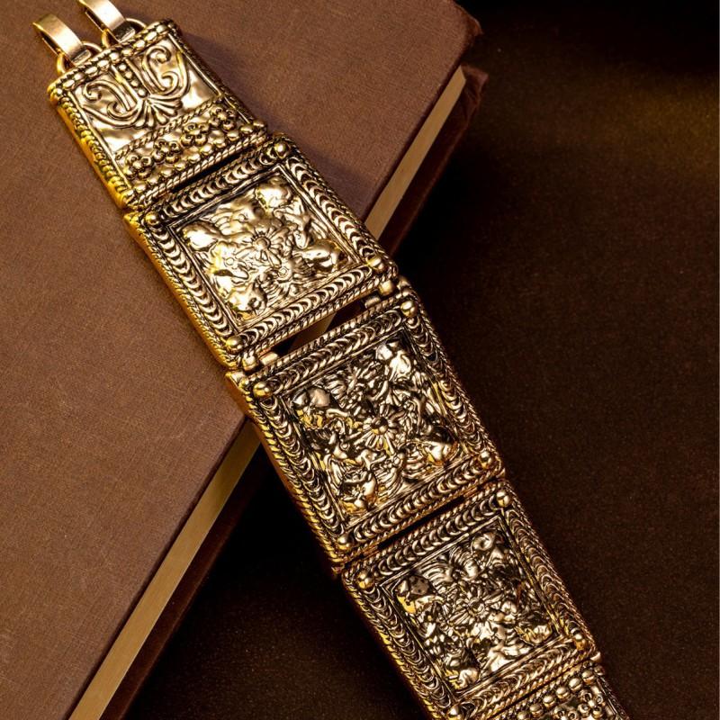 Bracelet Carré de Marque Relief Industrie Lourde Vintage Avec Texture Rétro Décoration Faite à la Main Sculpture de Palais Antique