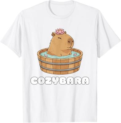 Süßes Capybara in einer Badewanne Cozybara Design T-Shirt