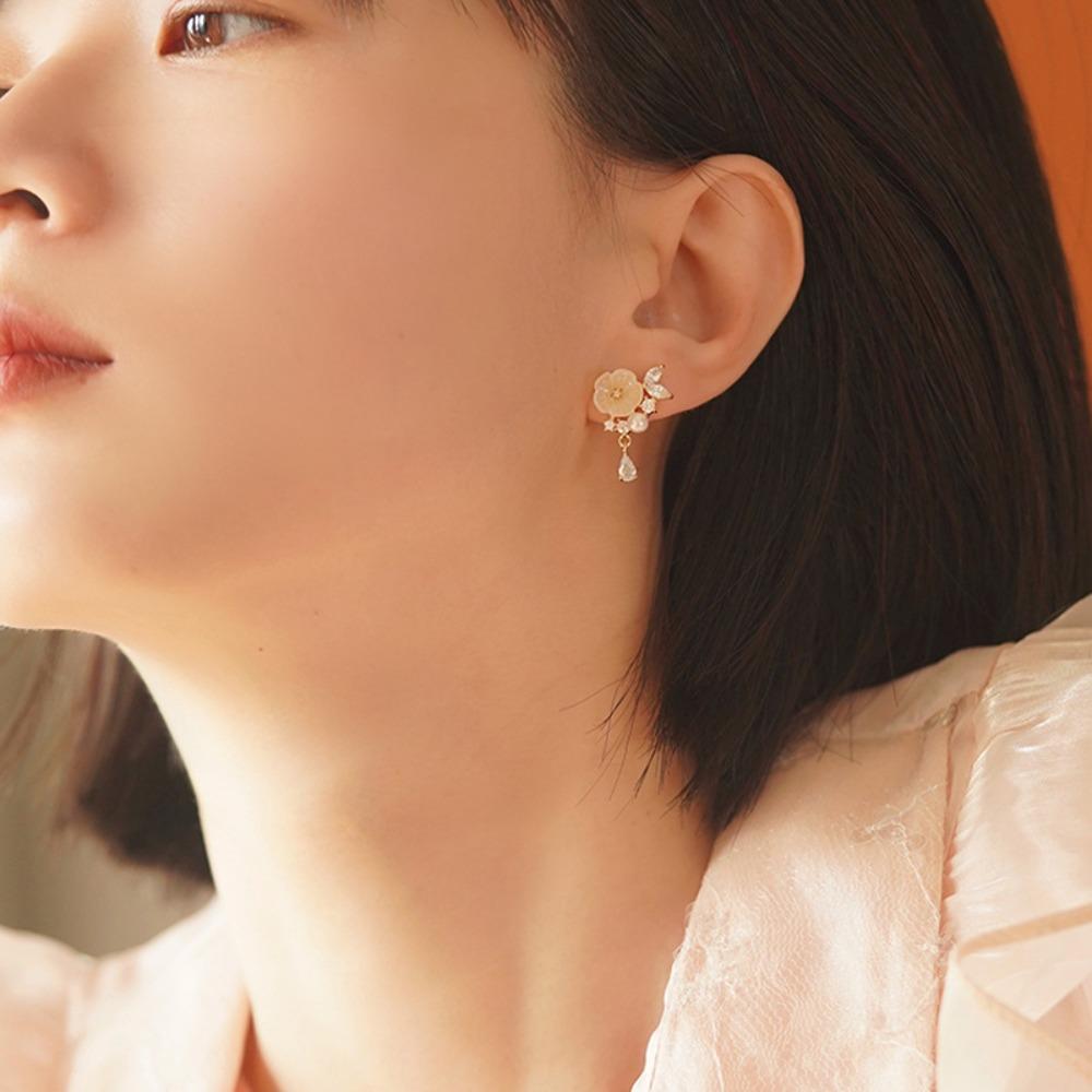 Flower Vintage Little Stud Earrings Light Luxury Contracted Sweet Earrings Flower Stud Earrings