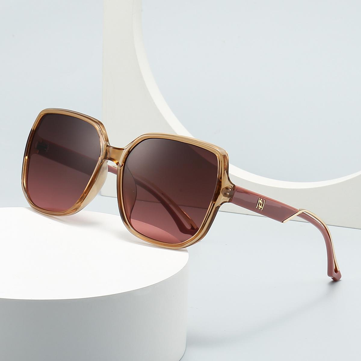 Luxury Brand Designer Oversized Square Sunglasses Women For Men Vintage Punk Sun Glasses Big Frame Rivet Elegant Eyeglasses cm