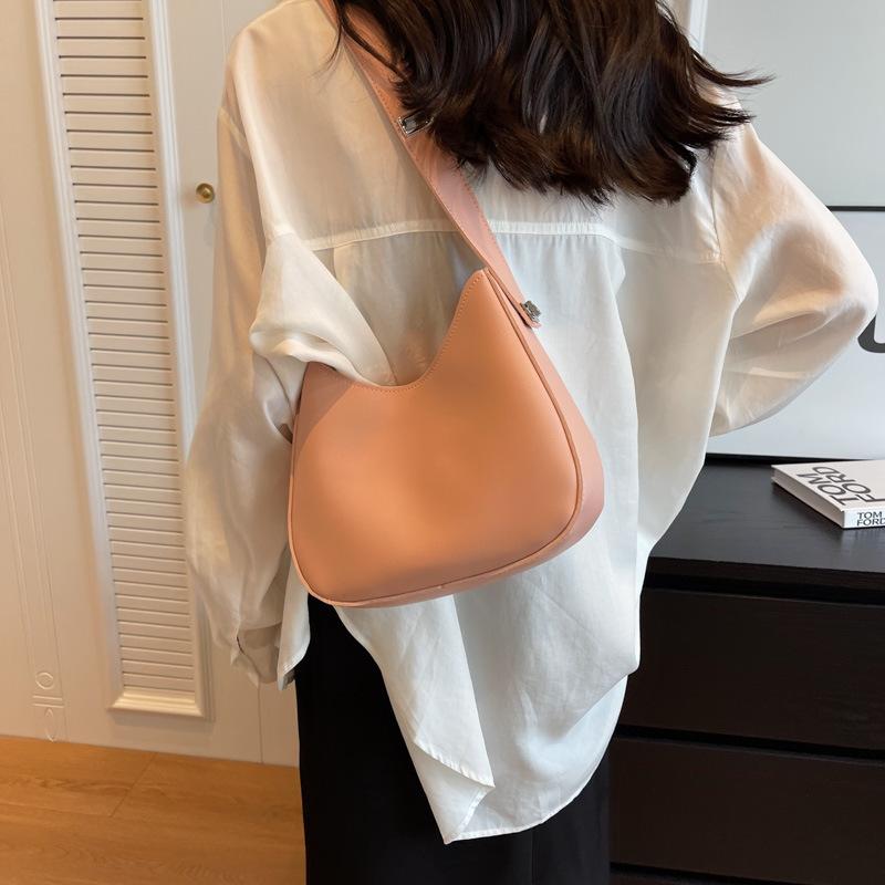 

Casual autumn new trendy large capacity fashion single shoulder underarm single shoulder messenger bag women чёрный