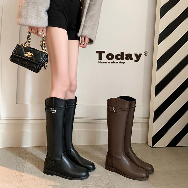 Star Boots of the Same Style 2025 Winter New Retro Belt Buckle Knight Boots Women's Small Cowhide Boots