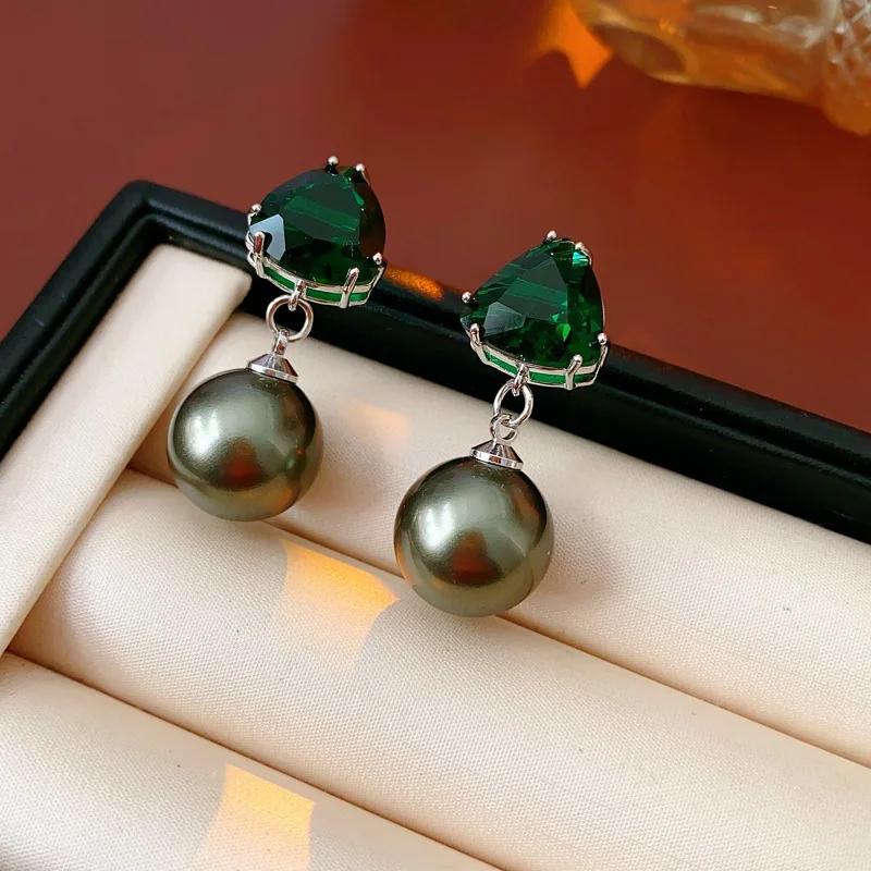 Zinklegierung Nadel Zirkon Dreieckiger Perlenanhänger Ohrring Leichter Luxus Retro Ohrringe Vielseitige High-End Mode Ohrringe für Frauen