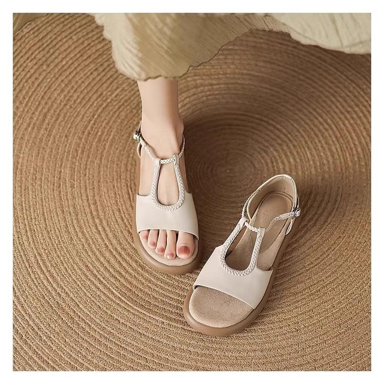 New Retro Shoes Versatile Flat Beach Slippers