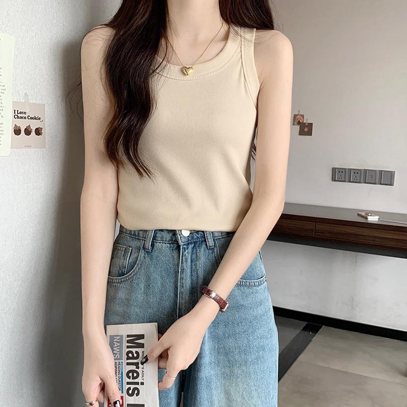 Wearing A Camisole Vest on The Outside, A Female Summer Anti-naked Skinny Sleeveless Shirt with A Solid Color Inner Top