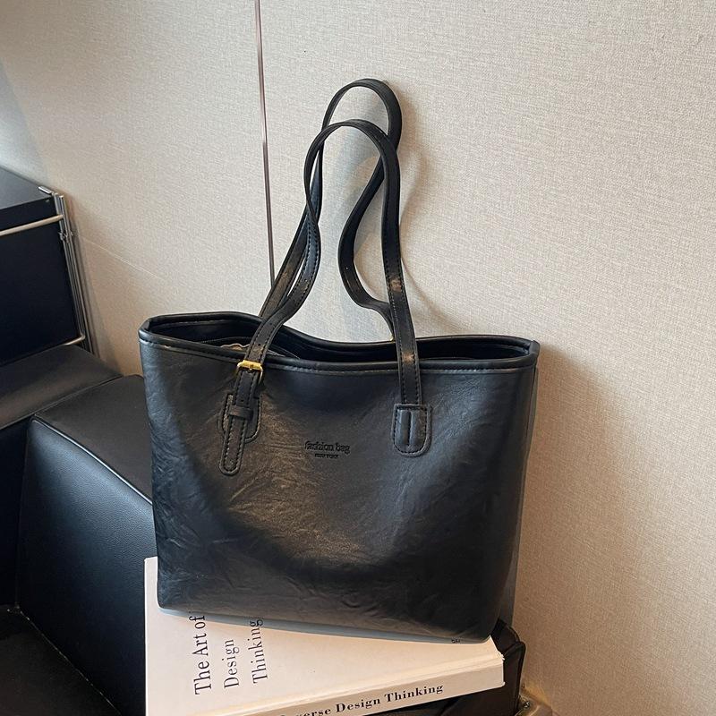 Retro bag women's large-capacity new autumn and winter versatile casual simple shoulder bag commuter tote bag