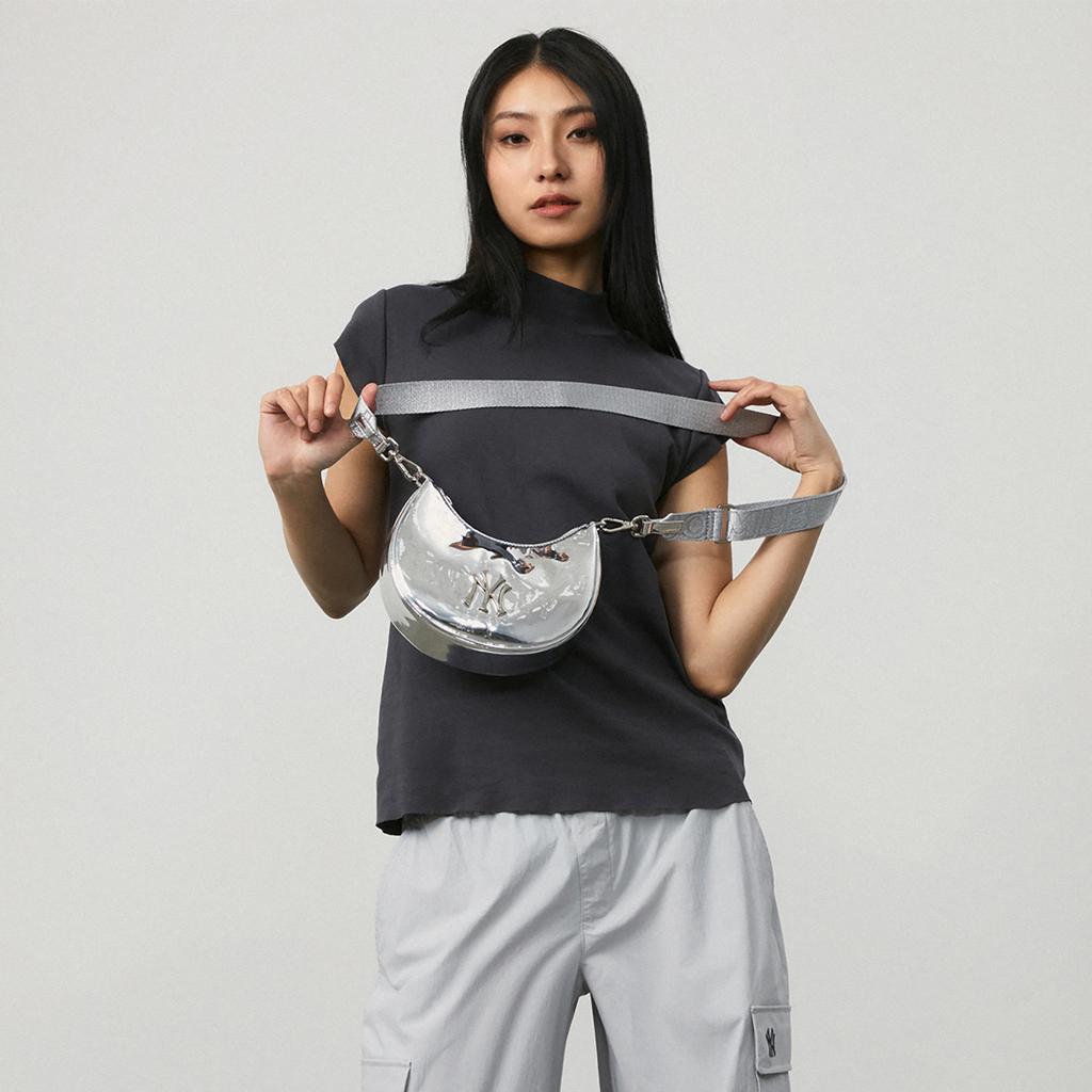 New MLB New York Yankees Artificial Leather Shoulder Bag Handbag Shoulder Bag Student Backpack Women's Silver 3ACRS044N-50SIS